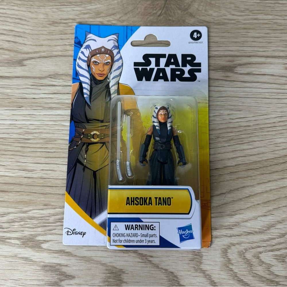 Hasbro Star Wars Epic‎ Hero Series Ahsoka Tano Action Figure W/ 2 Lightsabers 4”